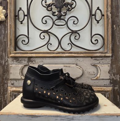 LAURA VITA Laura Vita kesäkengät Cyrielle 30 Musta romanttinen malli kesäksi