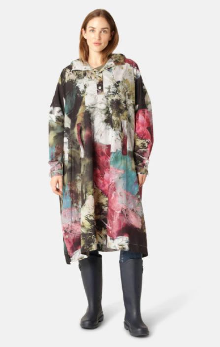 Ilse Jacobsen Sadetakki/poncho RAIN221SSP Upea artistinen kukkakuosi Nykyaikainen sadeponcho, joka on suunniteltu