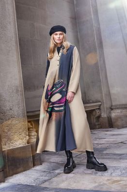 NOEN mekko 88588 kaunis abstrakti kuosi pehmeästä viskoosista