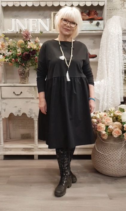 MASAI mekko Naviran Musta tyylikas, simppeli ja ajaton malli jokaiseen asuun ja tyyliin Tama on vaatekappale joka kuuluu