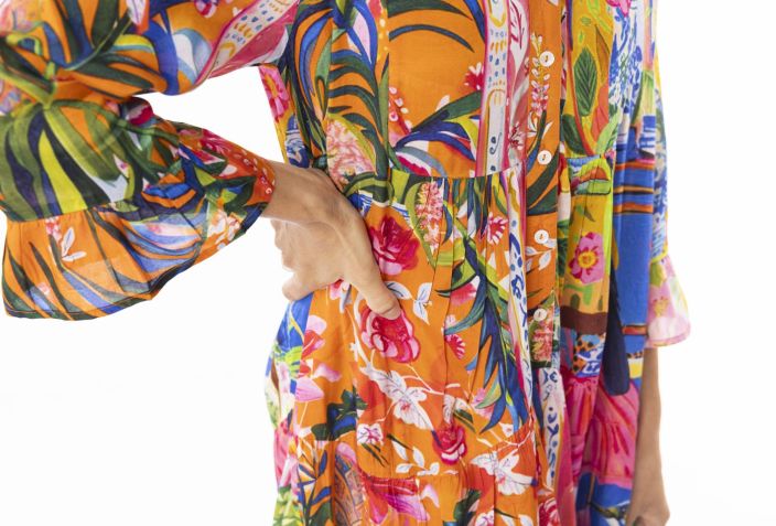 Escape mekko 30154 Stefania pirteä kuosi edessä napit tuotekuva 3 Escape mekko 30154 Stefania pirteä kuosi edessä napit tuotekuva 3