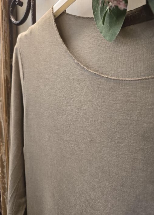 Marta du Château Beige paita pitsi hihojensuilla kaunis aluspaita joustavasta viskoosista tuotekuva 1