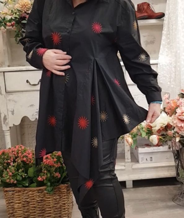 NOEN tunika 86243 Musta ihana päälleommeltu aurinkokuosi  uniikissa mallissa tuotekuva 1