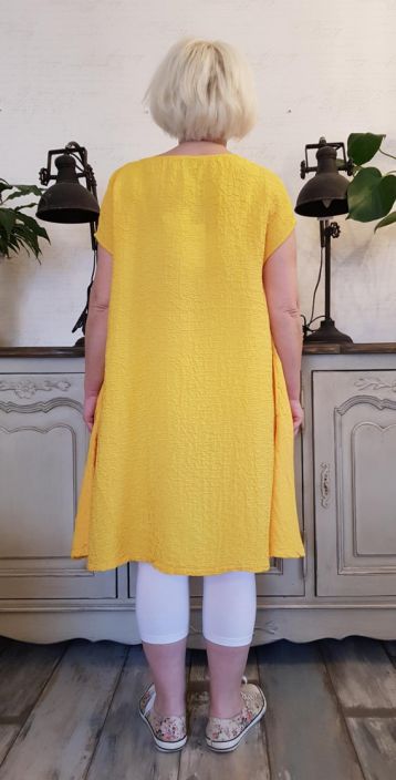 Aurea Vita mekko Faninna (Keltainen) Aurea Vita on suosittu designmallisto Ruotsista joka valmistaa upeita vaatteita