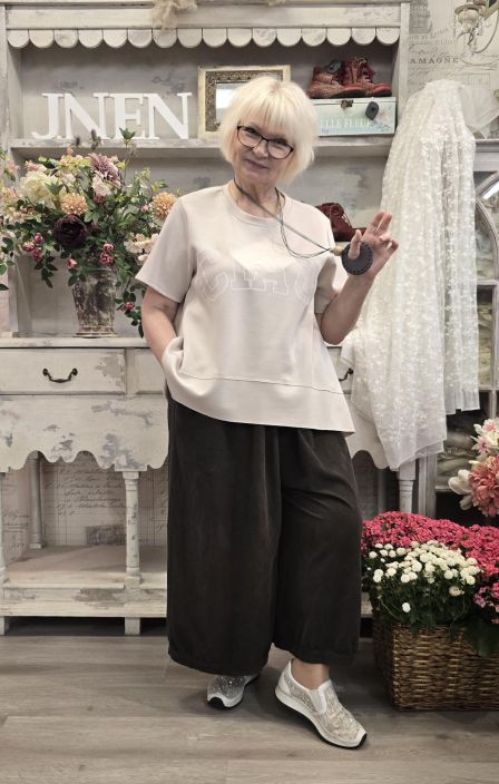 Marta du Chateau paita 258919 Beige todella mukava malli tilavilla mitoituksilla Erinomaisen hinta-laatusuhteen omaavassa