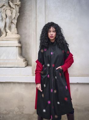 NOEN mekko 88580 Simppeli ja ajattoman tyylikäs mekko aurinkokuosilla