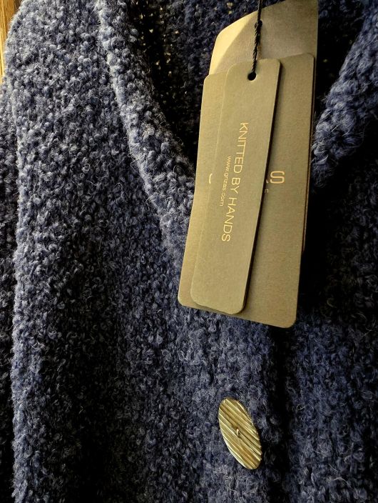 Grizas buklee neulejakku 6668 Tummansininen navy ihana teddykangasmainen kudos KÄSINTEHTY tuotekuva 1