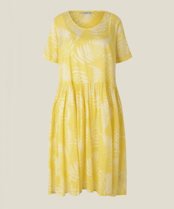 MASAI mekko Nurisa (Celery) Naisellinen ja hyvin istuva MASAI mekko kauniilla kuosilla. Hieman lapikuultava puuvilla tuntuu