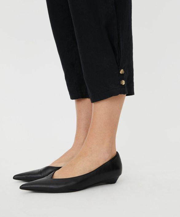 MASAI housut Penna Musta tyylikkäät ajattomat pellavahousut tuotekuva 3 MASAI housut Penna Musta tyylikkäät ajattomat pellavahousut tuotekuva 3