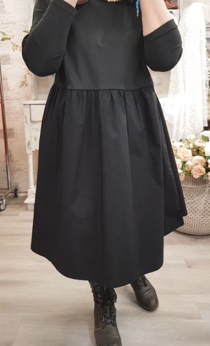 MASAI mekko Naviran Musta tyylikäs, simppeli ja ajaton malli jokaiseen asuun ja tyyliin tuotekuva 1