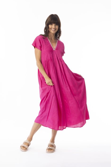 Escape mekko 51903 Lux Hot Pink vaaleanpunainen ihanan tilava ja mukava mekko hiuslaskoksilla Juhlava ja todella mukava Escape mekko 51903 Lux Hot Pink vaaleanpunainen ihanan tilava ja mukava mekko hiuslaskoksilla Juhlava ja todella mukava