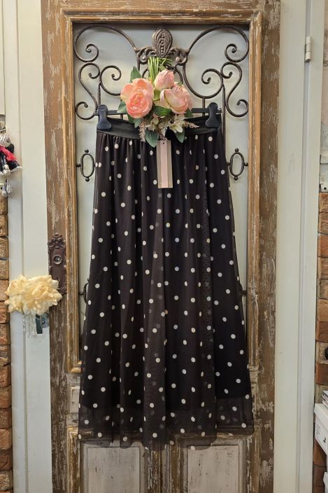 Marta du Chateau pitka hame 37106 Moro dot Ihana ruskea pohja taplakuosilla Erinomaisen hinta-laatusuhteen omaavassa Marta