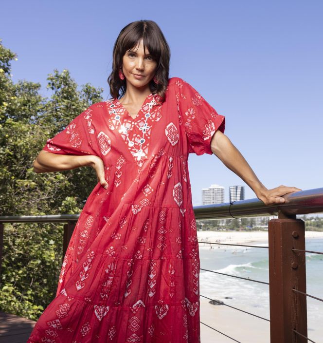 Escape pitkä mekko 40147 Carla Red punainen ihana pitkä mekko koristeilla tuotekuva 1