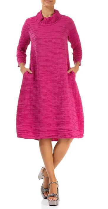 Grizas mekko 91754 Fuksia malliston klassikko tekstuuri Upea mekko jonka kankaaseen on ommeltu Grizas malliston klassikko Grizas mekko 91754 Fuksia malliston klassikko tekstuuri Upea mekko jonka kankaaseen on ommeltu Grizas malliston klassikko