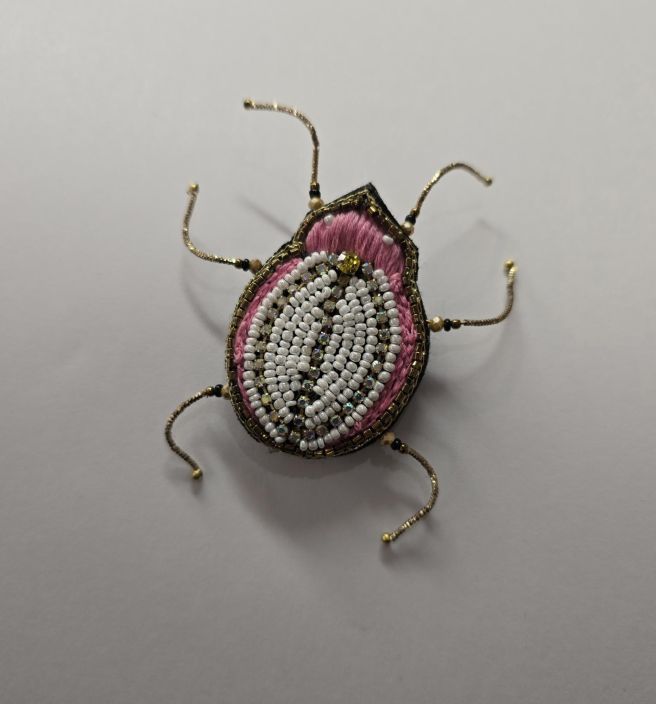 Erfurt koriste ötökkä hakaneulalla, käsityötä Vaaleanpunainen kuoriainen tuotekuva 3