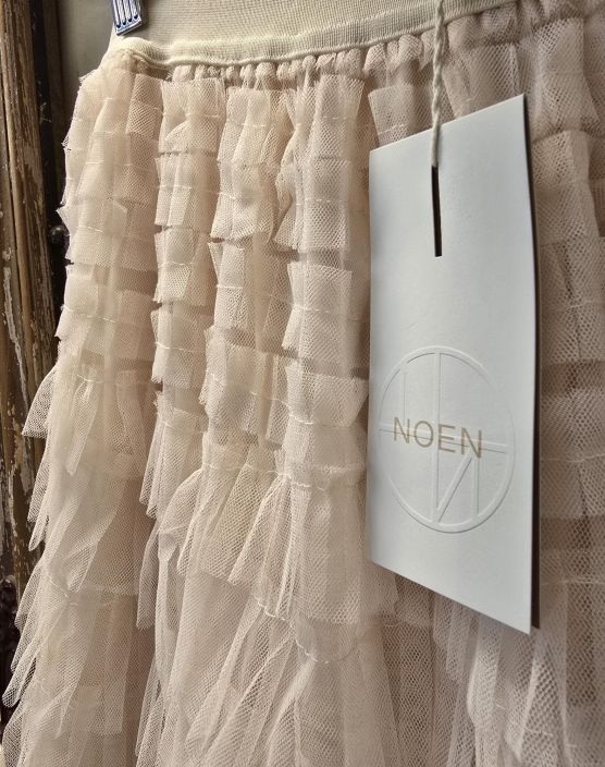 NOEN frilla kerrokset ja ihana sifonki hame 85754 Puuteri/kerma tuotekuva 2