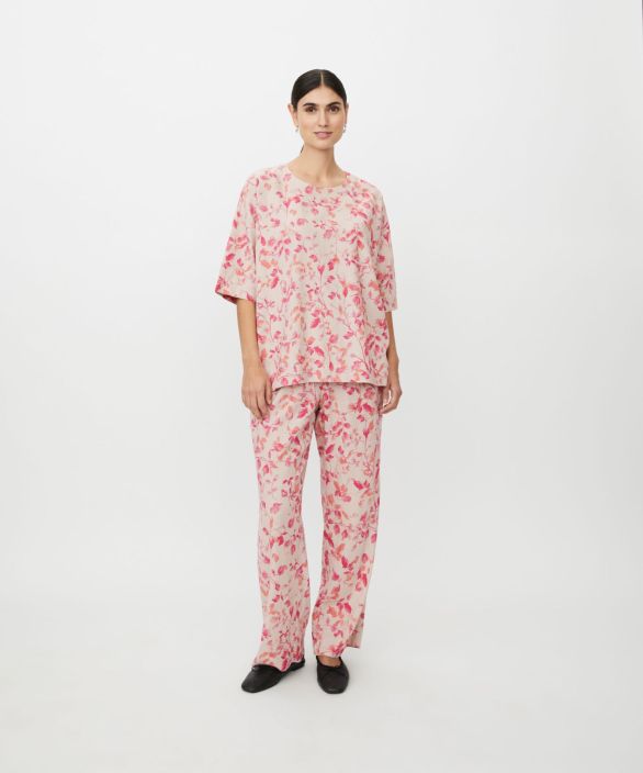 MASAI paita Degana Carmine ylisuuri super mukava ns. "laatikko"malli tuotekuva 2 MASAI paita Degana Carmine ylisuuri super mukava ns. "laatikko"malli tuotekuva 2