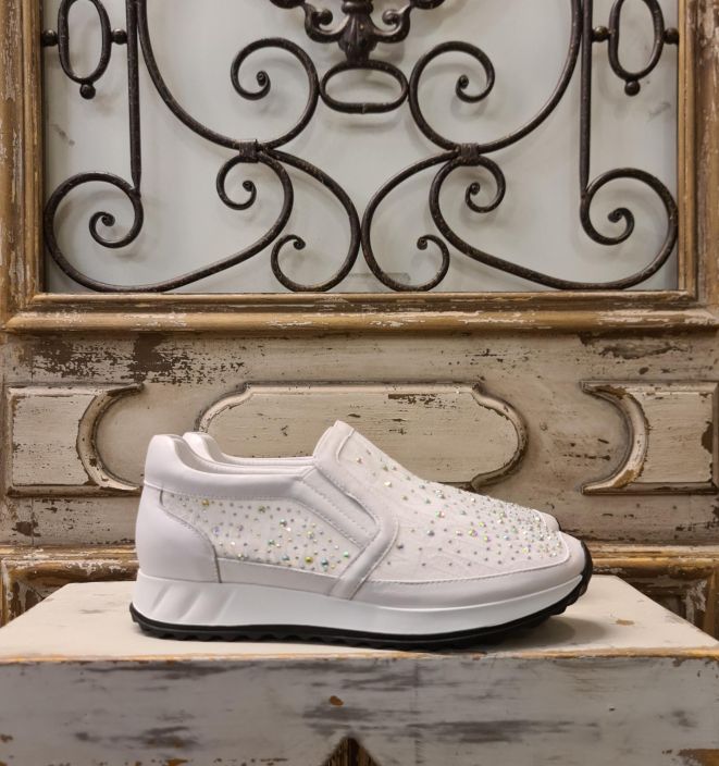 Laura Vita kengat Madieo (Blanc/Valkoiset) Laadukkaat ja erikoiset kengat jotka ovat koristeltu kiiltavilla kivilla ja