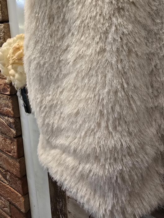 Marta du Château pörröinen liivi 85896 Beige söpö pörröjakku koristamaan asusi tuotekuva 2