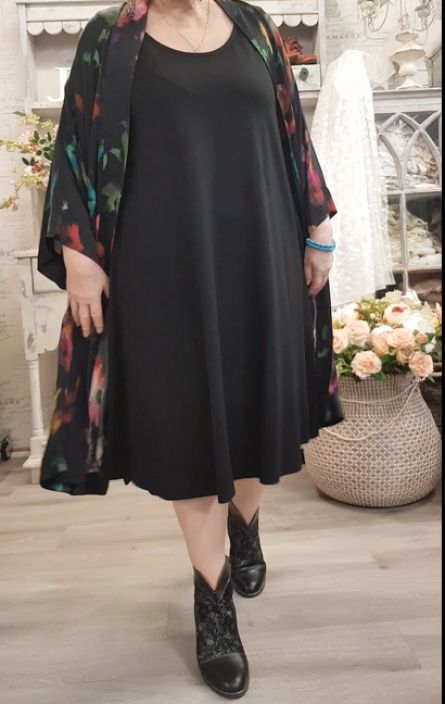 By Zusse hihaton mekko Buller Musta tilavat mitat ja miellyttävä viskoosi-jersey tuotekuva 3