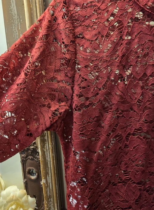 Marta du Château ihana pitsipaita 7707 Bordeaux viininpunainen romanttinen malli, ihana kun näkyy neuleen alta tuotekuva 2