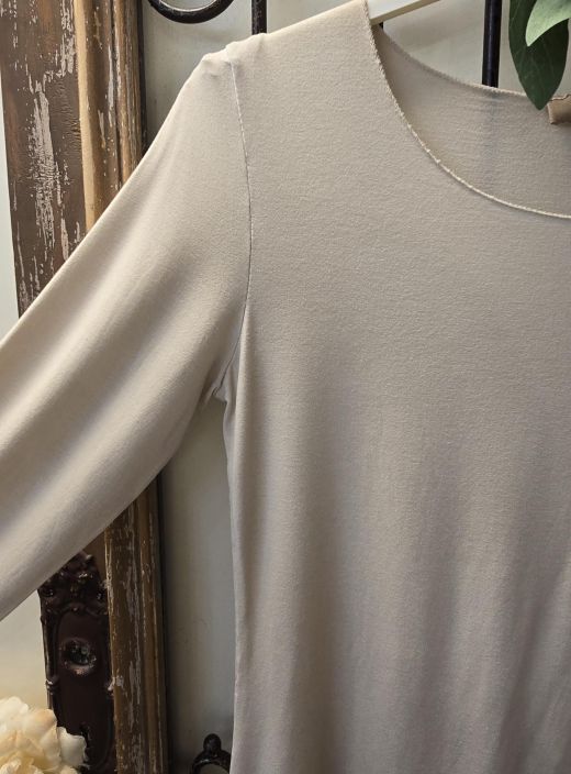 Marta du Château Puuteri/latte paita pitsi hihojensuilla kaunis aluspaita joustavasta viskoosista tuotekuva 3