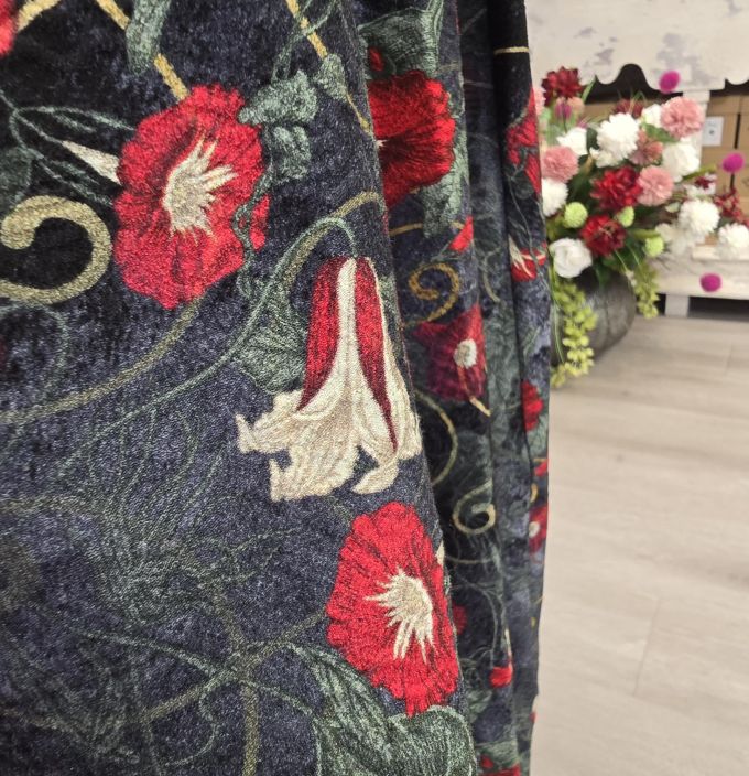 Aino mekko Filippa Clematis kukkakuosi joustava viskoosi tekstuurilla tuotekuva 7 Aino mekko Filippa Clematis kukkakuosi joustava viskoosi tekstuurilla tuotekuva 7