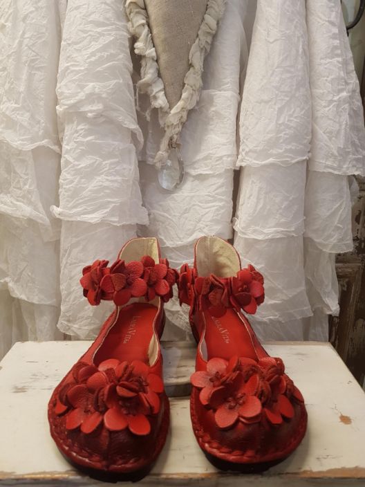 Laura Vita kengat Hocobio 01 (Rouge punainen) Nama suloiset kengat ovat valmistettu erittain pehmeasta ja korkealaatuisesta
