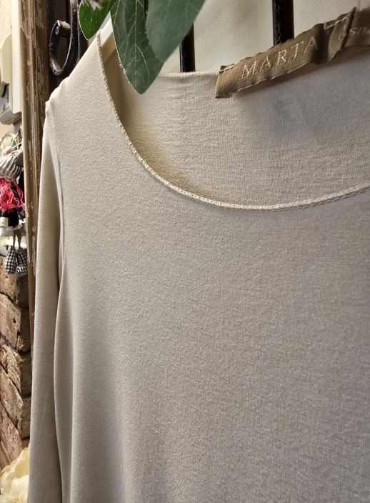 Marta du Château Puuteri/latte paita pitsi hihojensuilla kaunis aluspaita joustavasta viskoosista tuotekuva 1