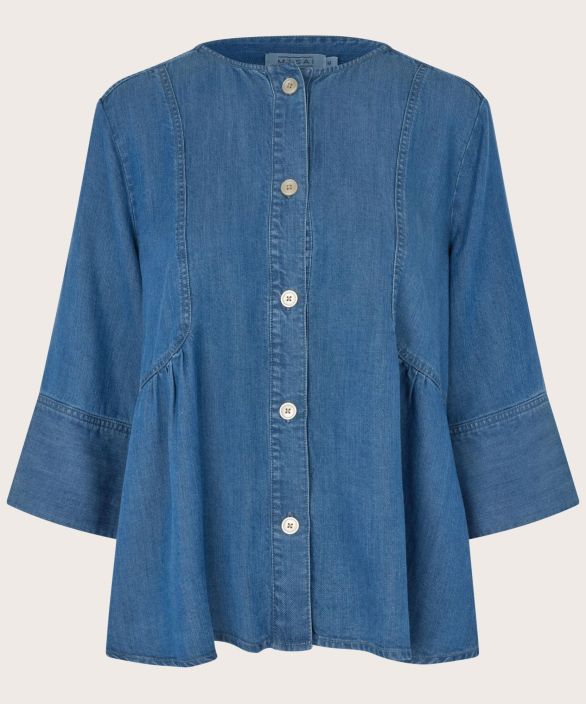 MASAI farkkumainen paita Juvila Washed Denim tyylikäs malli joka toimii kevyenä jakkunakin tuotekuva 4 MASAI farkkumainen paita Juvila Washed Denim tyylikäs malli joka toimii kevyenä jakkunakin tuotekuva 4