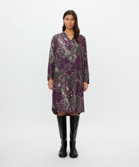 MASAI mekko Nariela Gloxinia purppura harmaa kuosi pehmeassa viskoosissa A-linjainen mekko kevyesti rypistetysta MASAI mekko Nariela Gloxinia purppura harmaa kuosi pehmeassa viskoosissa A-linjainen mekko kevyesti rypistetysta
