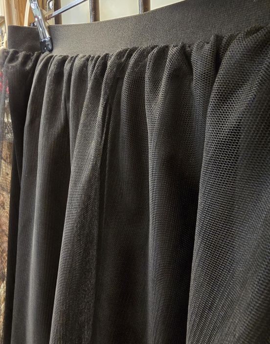 QNUZ tyllihame Musta todella mukavaa ja pehmeää tylliä resorivyötäröllä tuotekuva 1