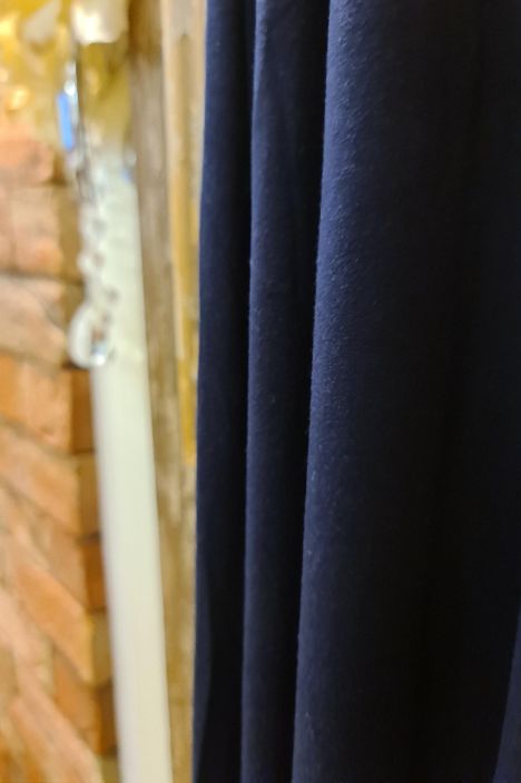 MAT mekko 7502,0000 tummansininen Ihana hihaton MAT mekko joustavasta viskoosista joka on takaa tyylikkaasti pidempi! Sopii