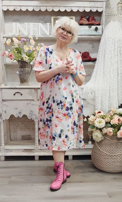 Grizas mekko 52302 Valkoinen suloinen kukkakuosi Kesa kaipaa kauniita vareja, ja tasta raikkaasta Grizas mekosta ei niita Grizas mekko 52302 Valkoinen suloinen kukkakuosi Kesa kaipaa kauniita vareja, ja tasta raikkaasta Grizas mekosta ei niita