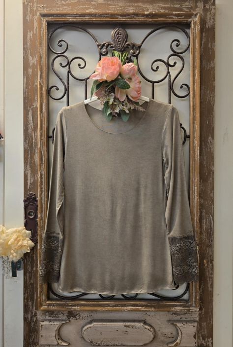 Marta du Chateau Beige paita pitsi hihojensuilla kaunis aluspaita joustavasta viskoosista Erinomaisen hinta-laatusuhteen