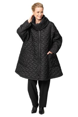 AINO Aino takki Johanna Piazza Näyttävä malli kauluksella