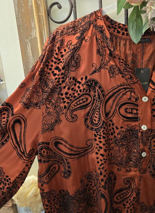 QNUZ paita 01 Terracotta pehmeä viskoosi satiini ja musta sametti tuotekuva 2