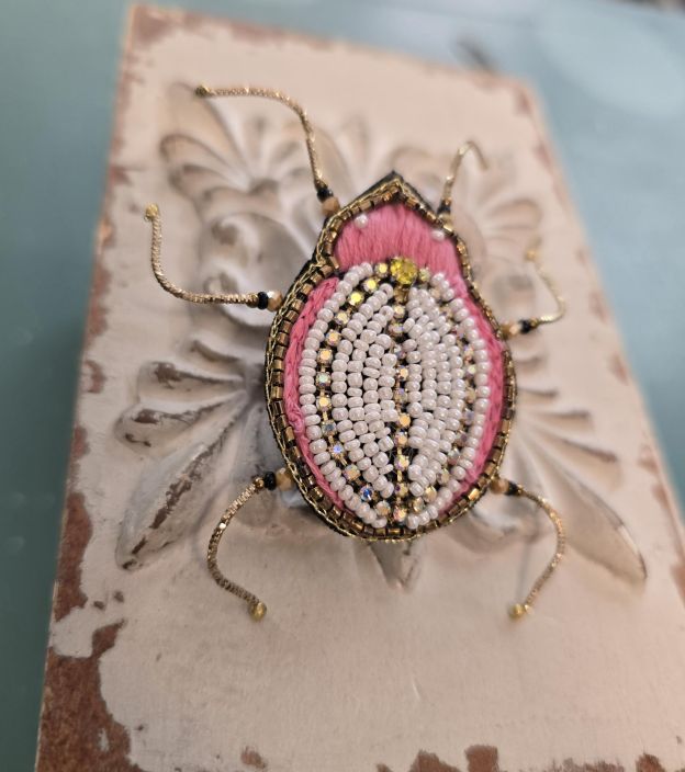 Erfurt koriste ötökkä hakaneulalla, käsityötä Vaaleanpunainen kuoriainen tuotekuva 2