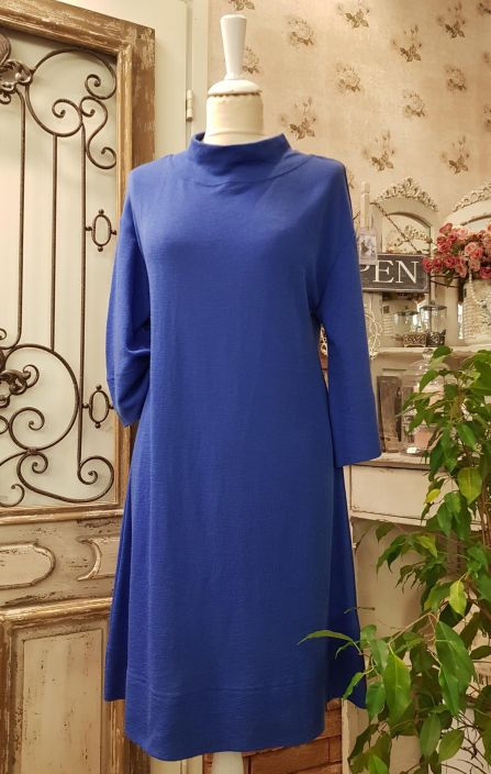 Blusbar neulemekko 6031 (Cobalt blue) Blusbarin suosittu merinovilla mallisto on saanut uuden kauniin mekon perheeseensa!