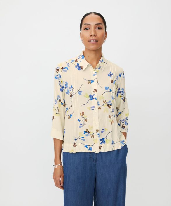 MASAI paita Ibilisan Fog kaunis offwhite kukkakuosi Tama kaunis viskoosipaita tuntuu pehmealta ja kevyelta ihoa vasten. MASAI paita Ibilisan Fog kaunis offwhite kukkakuosi Tama kaunis viskoosipaita tuntuu pehmealta ja kevyelta ihoa vasten.