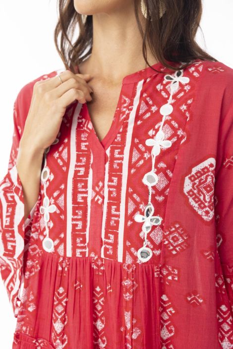 Escape mekko lyhyempi 40148 Carla Red kiiltävät peilimäiset yksityiskohdat tuotekuva 2 Escape mekko lyhyempi 40148 Carla Red kiiltävät peilimäiset yksityiskohdat tuotekuva 2