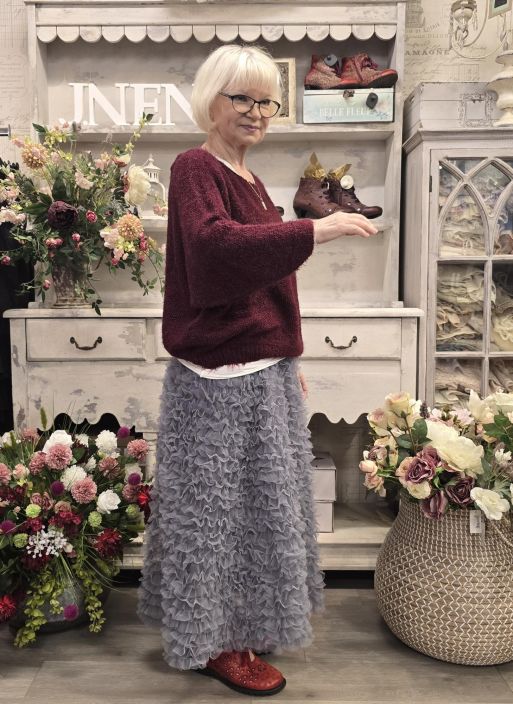Marta du Chateau pörröinen neule Anouk Viininpunainen super pehmeä tuotekuva 4 Marta du Chateau pörröinen neule Anouk Viininpunainen super pehmeä tuotekuva 4
