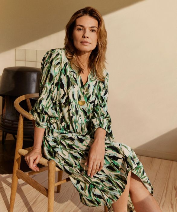 MASAI mekko Noemma Lichen Green kauden suosikki savyt A-mallissa Jos haluat lisata vain yhden esineen vaatekaappiisi talla