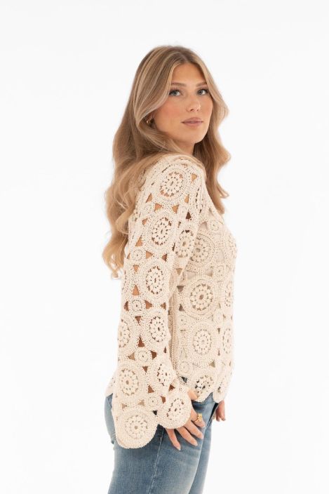 Capri Collection pusero Freya Cream ihana pitsinen paita alustopilla tuotekuva 8 Capri Collection pusero Freya Cream ihana pitsinen paita alustopilla tuotekuva 8