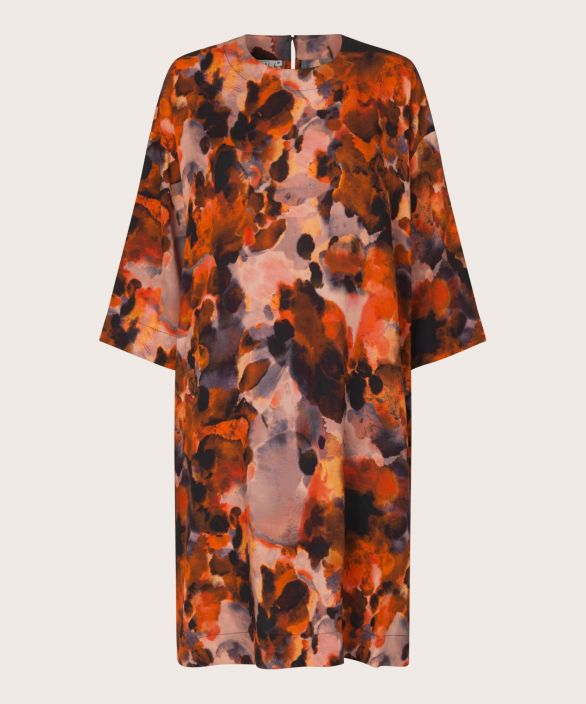 MASAI mekko Naslana (Spicy orange) Lisaa ylellisyyden tunnetta jokapaivaisiin tyyleihisi talla kauniilla mekolla.
