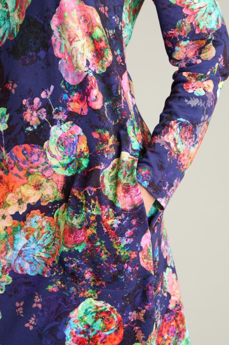 Sahara mekko JFD6633 Midnight Floral Jersey upea värikäs kuosi pehmeä viskoositrikoo tuotekuva 1