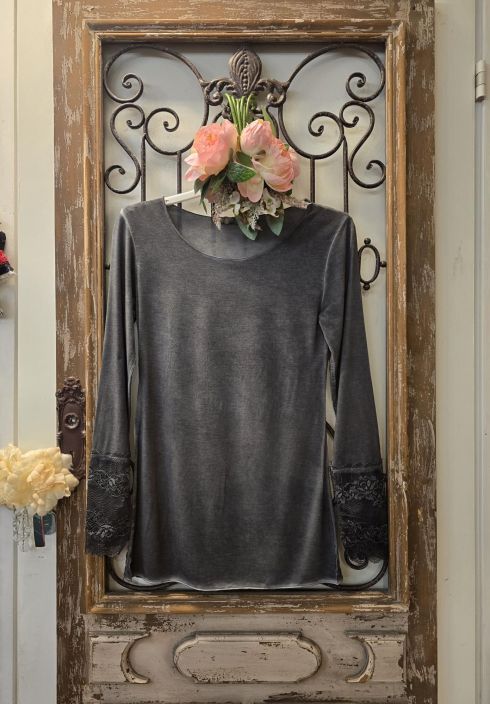 Marta du Chateau Harmaa paita pitsi hihojensuilla kaunis aluspaita joustavasta viskoosista Erinomaisen hinta-laatusuhteen Marta du Chateau Harmaa paita pitsi hihojensuilla kaunis aluspaita joustavasta viskoosista Erinomaisen hinta-laatusuhteen