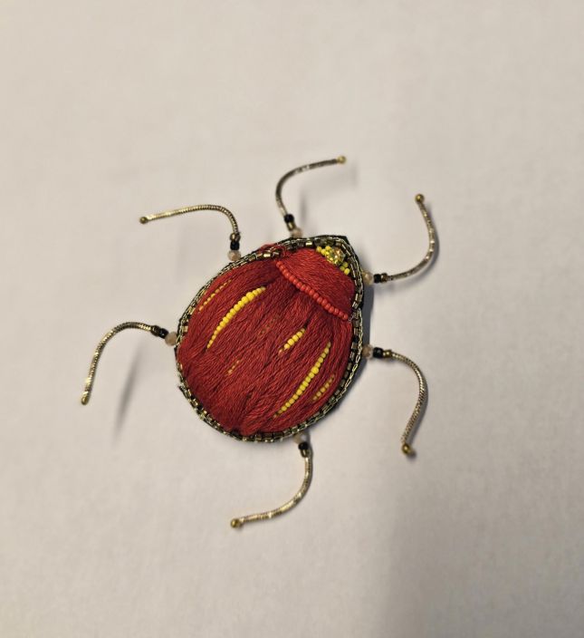 Erfurt koriste ötökkä hakaneulalla, käsityötä Punainen/keltainen kuoriainen tuotekuva 3