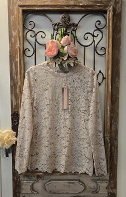 MARTA DU CHÂTEAU Marta du Château ihana pitsipaita 7707 vaalea Beige romanttinen malli, ihana kun näkyy neuleen alta