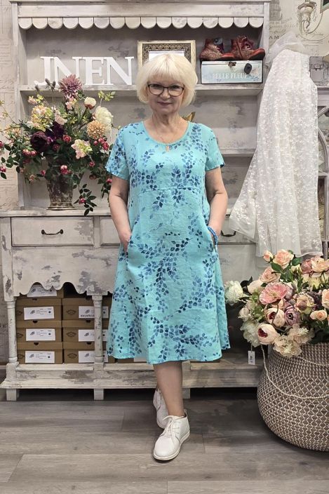 Blueberry mekko 9727 Aqua sininen pohja kaunis sininen lehtikuosi tuotekuva 1 Blueberry mekko 9727 Aqua sininen pohja kaunis sininen lehtikuosi tuotekuva 1